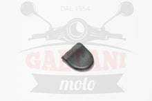Carica l&#39;immagine nel visualizzatore di Gallery, TAPPO SPOILER PEDANA PIAGGIO VESPA ET2-4