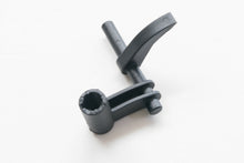 Carica l&#39;immagine nel visualizzatore di Gallery, GANCIO SPORTELLO BENZINA PIAGGIO X9