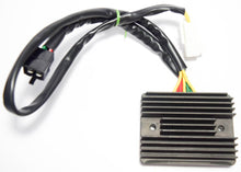 Carica l&#39;immagine nel visualizzatore di Gallery, REGOLATORE DI TENSIONE MP3 300 4T