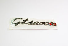 Carica l&#39;immagine nel visualizzatore di Gallery, TARGHETTA GTS250IE VESPA GTS 250