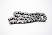 Carica l&#39;immagine nel visualizzatore di Gallery, CATENA POMPA OLIO X PIAGGIO 125300CC
