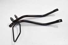 Carica l&#39;immagine nel visualizzatore di Gallery, SUPPORTO DX PEDANA PASS. RS125 0610