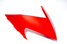 Carica l&#39;immagine nel visualizzatore di Gallery, DEFLETTORE SX ROSSO RS 125 0910