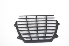 Carica l&#39;immagine nel visualizzatore di Gallery, MASCHERINA INFERIOR RADIATORE NERA SR 50