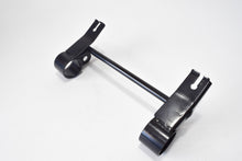 Carica l&#39;immagine nel visualizzatore di Gallery, BIELLETTA ATTACCO MOTORE APRILIA SONIC