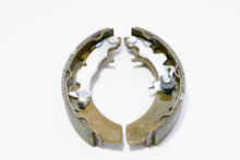 Carica l&#39;immagine nel visualizzatore di Gallery, KIT GANASCE FRENO POSTERIOR SX CALESSINO