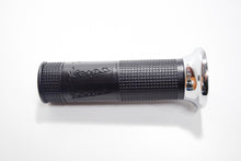 Carica l&#39;immagine nel visualizzatore di Gallery, MANOPOLA SINISTRA VESPA PX 2011