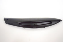 Carica l&#39;immagine nel visualizzatore di Gallery, CORNICE PARACOLPI SX BEVERLY 250-500 CRU