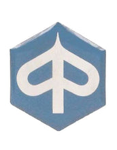 Carica l'immagine nel visualizzatore di Gallery, STEMMA ADESIVO PIAGGIO