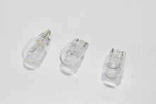 Carica l'immagine nel visualizzatore di Gallery, LAMPADA 12V 21-5W T 20 BIANCA