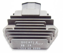 Carica l&#39;immagine nel visualizzatore di Gallery, REGOLATORE CB F HORNET 600 98-06