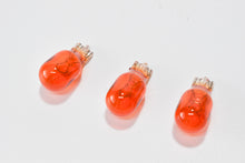 Carica l&#39;immagine nel visualizzatore di Gallery, LAMPADA 12V-18W T15 ARANCIO