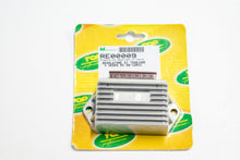 Carica l&#39;immagine nel visualizzatore di Gallery, REGOLATORE DI TENSIONE VESPA PK 50-125