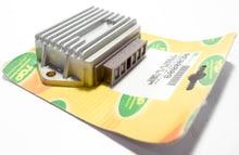 Carica l&#39;immagine nel visualizzatore di Gallery, REGOLATORE DI TENSIONE VESPA PK 50-125